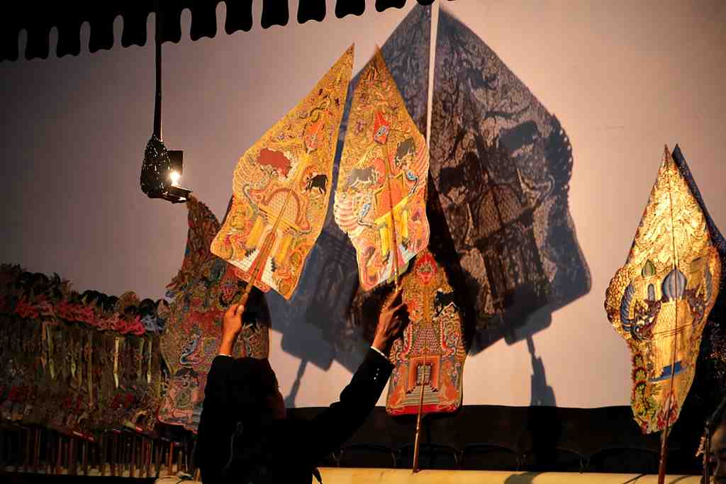 ANGKAT GUNUNGAN WAYANG KULIT