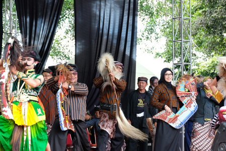 ANGKAT KUDA LUMPING