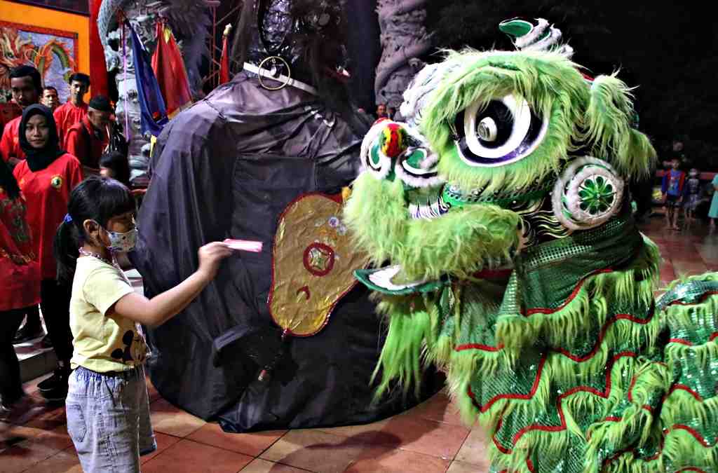 BERI ANGPAO BARONGSAI