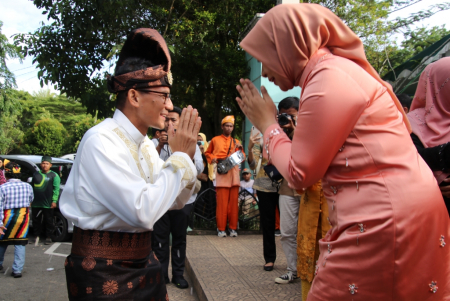 MENTERI PAREKRAF RI HADIRI PAMERAN PARADE TANJAK