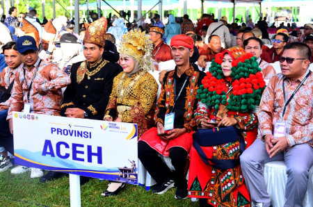 BAJU ADAT KONTINGEN ACEH