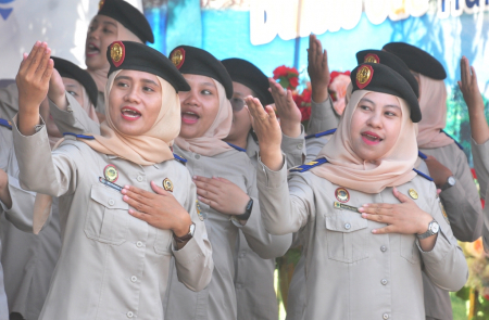 BERNYANYI LAGU BITEYA