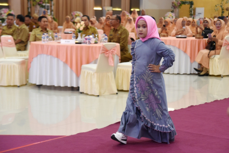 BUSANA MUSLIM KARAWO