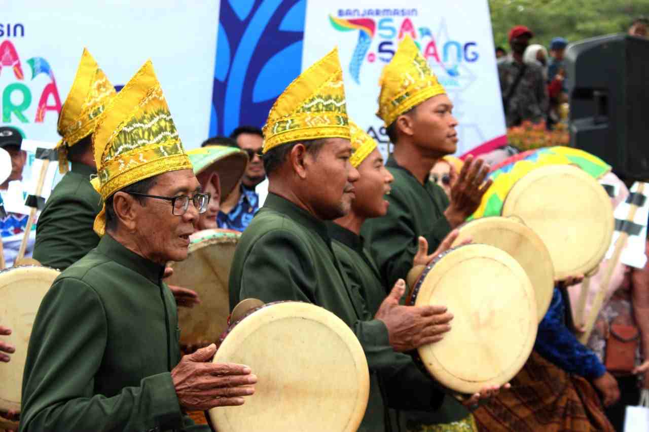 MERIAHKAN KARNAVAL BANJARMASIN SASIRANGAN