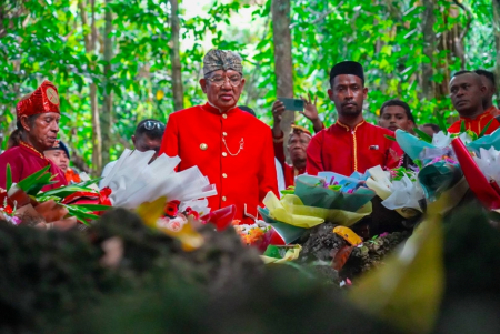 ZIARAH KE MAKAM NEN DIT SAK MAS