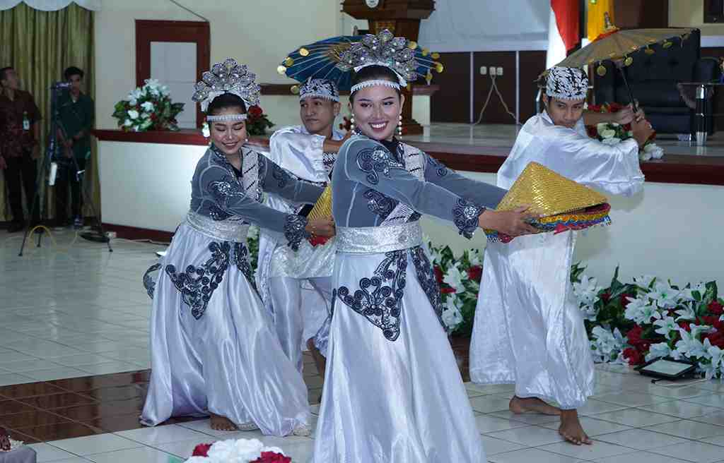 TARI KREASI MODREN