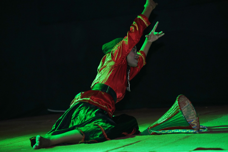 TARI KAPITA MODREN
