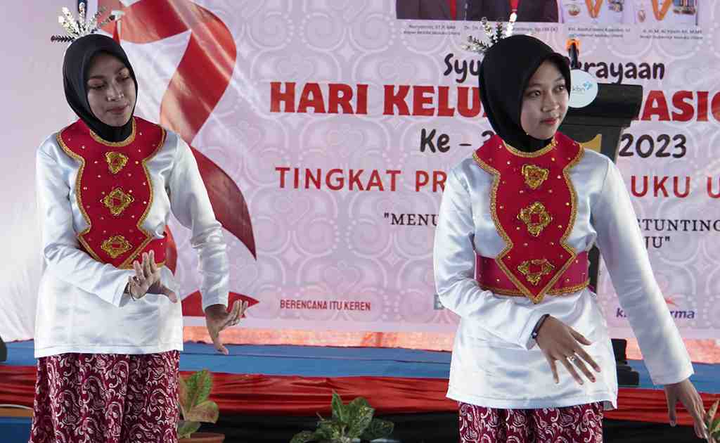TARI LALAYON