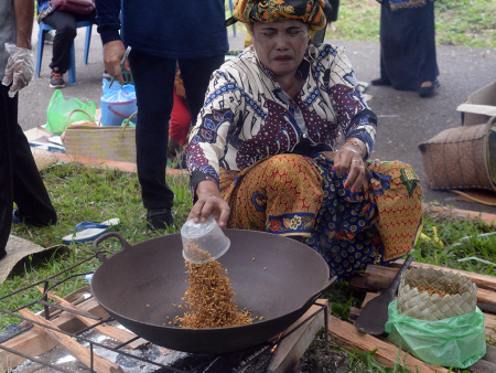 TUANG BERAS KETAN