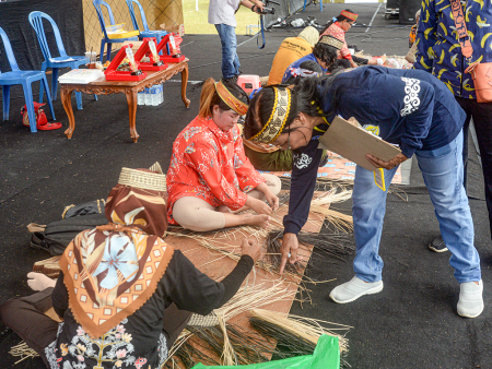 LOMBA MANJAWET UWEI