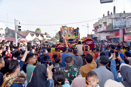 MOTRET TABUIK NAIK PANGKEK