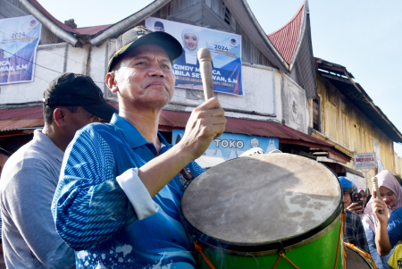 WAKO PARIAMAN  BERMAIN GANDANG TAMBUA