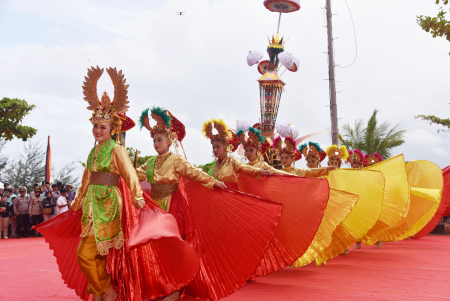 PENAMPILAN TARI TABUIK PARIAMAN