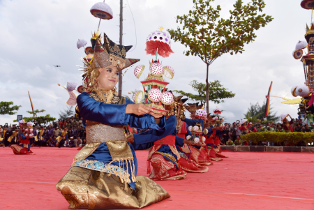 PENAMPILAN TARI TABUIK PARIAMAN