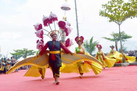PENAMPILAN TARI TABUIK PARIAMAN
