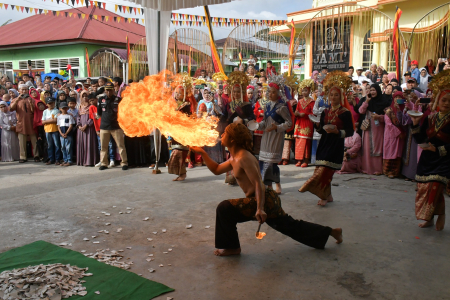 ANAK NAGARI GELAR ATRAKSI DEBUS