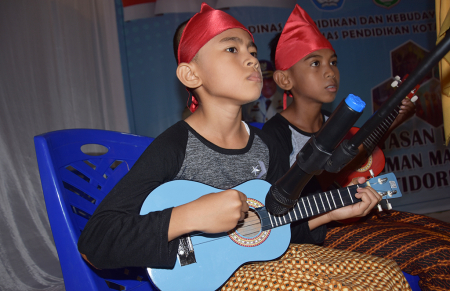 MAIN UKULELE