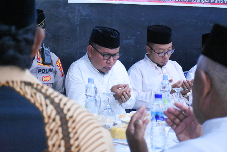 MAKAN ADAT SARO