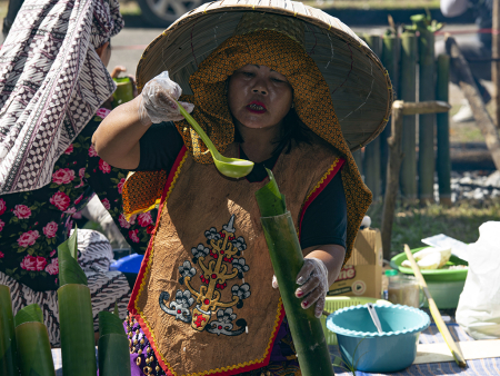 MEMASUKKAN SANTAN 