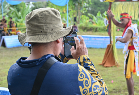 DOKUMENTASIKAN LAWANG SAKEPENG