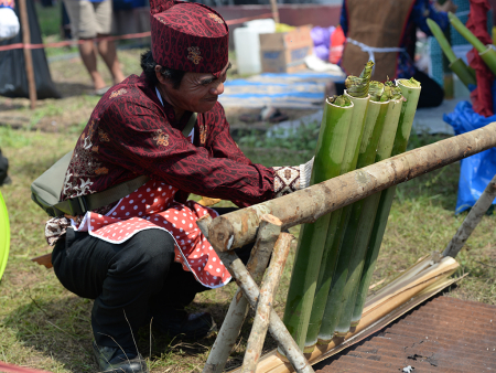 MENYUSUN BAMBU LAMANG