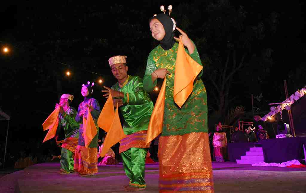 TARI DANA-DANA MODERN
