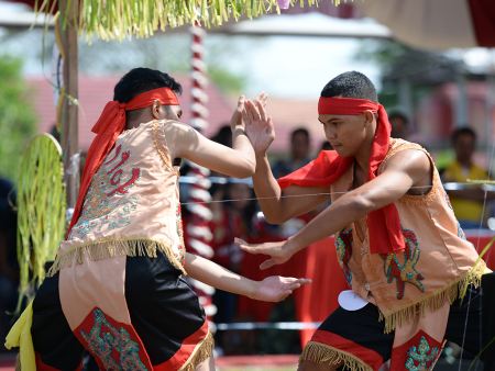 ATRAKSI LAWAN SAKEPENG