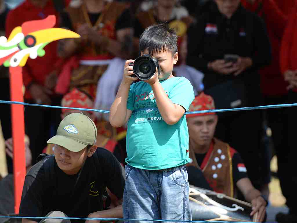 MEMOTRET LAWANG SAKEPENG