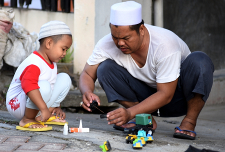 DAMPINGI ANAK BERMAIN