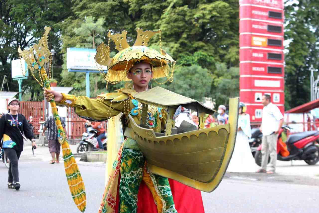 PERAGAKAN KOSTUM SASIRANGAN
