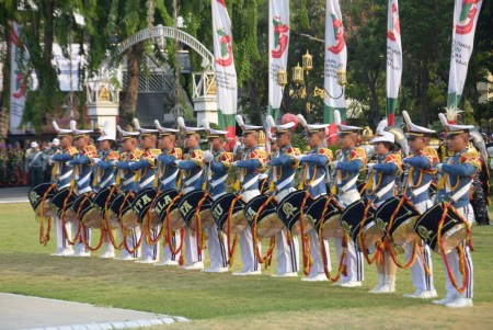 PENAMPILAN DRUMBAND TARUNA AL