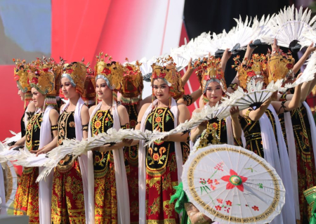 TARI KOLOSAL PAWITRA SUCI