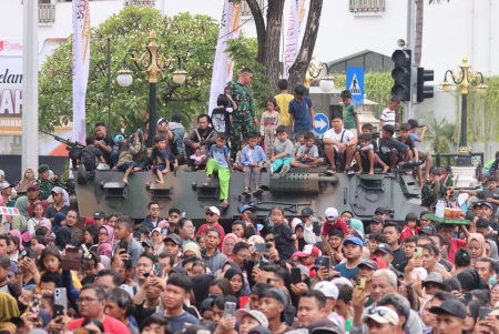 NIKMATI HIBURAN PERINGATAN HARI PAHLAWAN