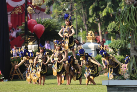 TARI KOLOSAL PAWITA SUCI