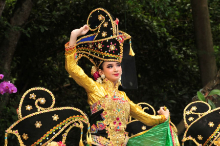 TARIAN WULANDARU SAMBUT WISATAWAN