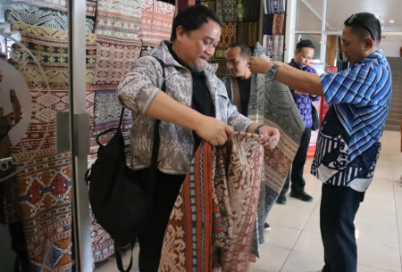 KUNJUNGI GALERY DEKRNASDA  NTT
