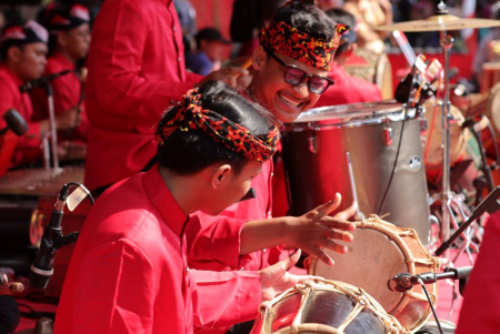 KOLABORASI GAMELAN DAN MUSIK DAUL