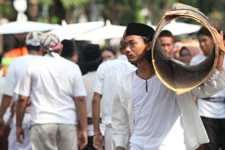 TEATRIKAL PEROBEKAN BENDERA