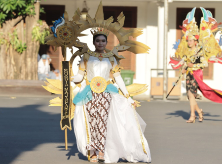 BUSANA SURYA MAJAPAHIT
