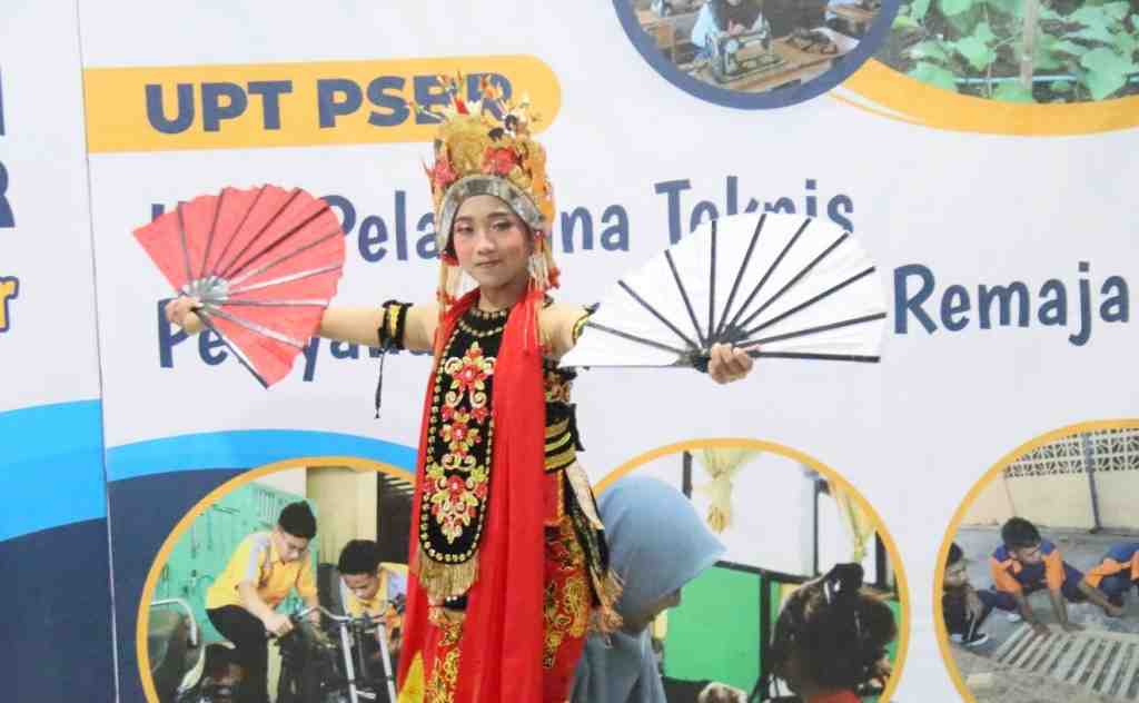 TARI GANDRUNG KEBUDAYAAN SUKU OSING