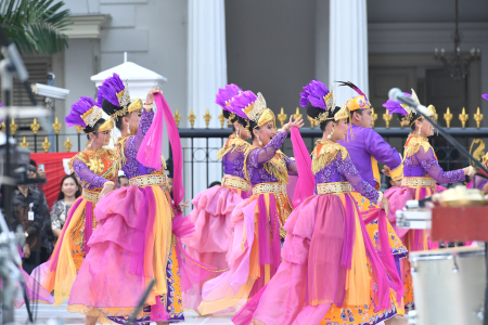 ISTANA BERKEBAYA MENYAMBUT HUT KE-78 RI  