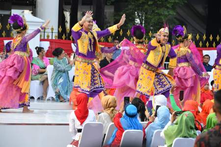ISTANA BERKEBAYA MENYAMBUT HUT KE-78 RI  