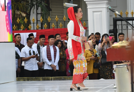 ISTANA BERKEBAYA MENYAMBUT HUT KE-78 RI  