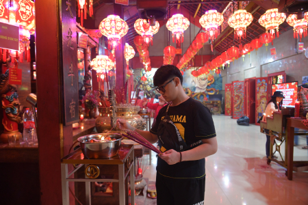 SEMBAHYANG CAP GO MEH DI BEKASI