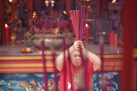 SEMBAHYANG CAP GO MEH DI BEKASI