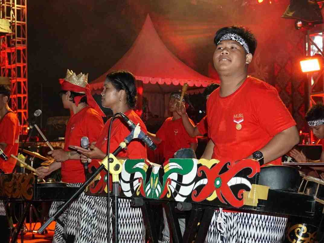 MAINKAN ALAT MUSIK TRADISIONAL 