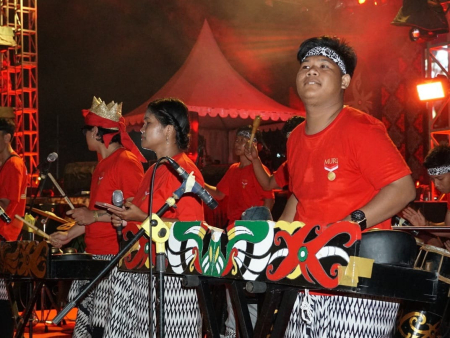 MAINKAN ALAT MUSIK TRADISIONAL 