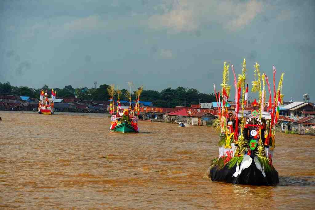 LOMBA PERAHU HIAS FBIM