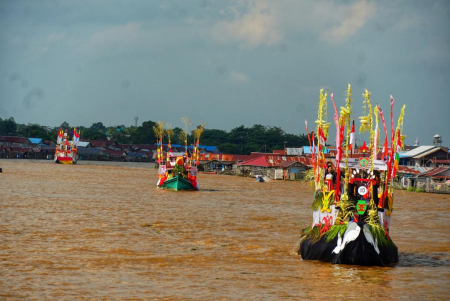 LOMBA PERAHU HIAS FBIM