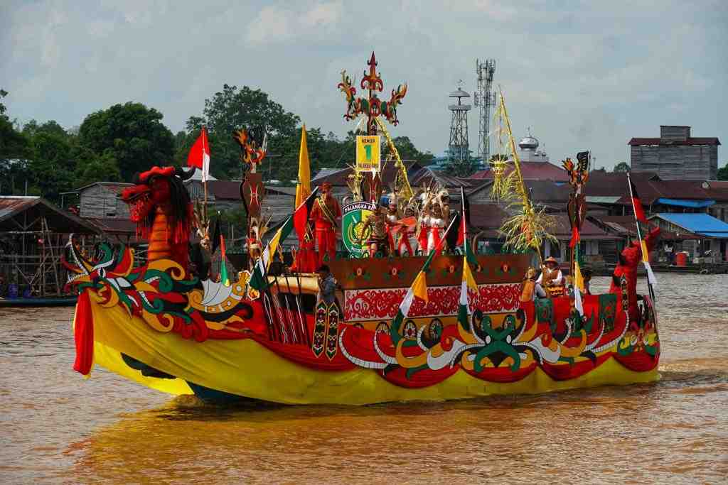 LOMBA PERAHU HIAS FBIM